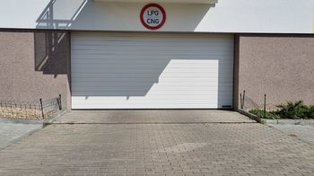 Pronájem garážového stání 15 m², Brno