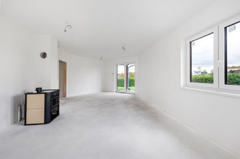 obývací pokoj s kuch.koutem - Prodej domu 114 m², Zvíkov