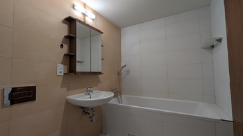 Koupelna s WC - Pronájem bytu 2+kk v osobním vlastnictví 52 m², Praha 5 - Stodůlky