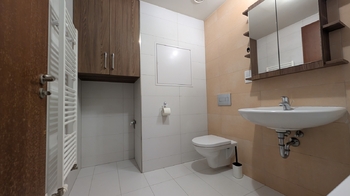Koupelna s WC - Pronájem bytu 2+kk v osobním vlastnictví 52 m², Praha 5 - Stodůlky