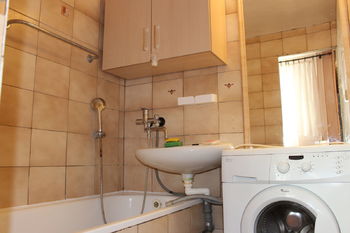 koupelna - Prodej bytu 3+1 v osobním vlastnictví 70 m², Olomouc