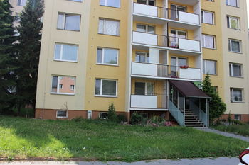 vchod - Prodej bytu 3+1 v osobním vlastnictví 70 m², Olomouc