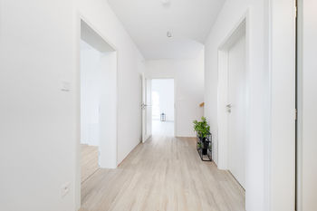 1.NP - chodba - Prodej bytu 5+kk v osobním vlastnictví 127 m², Srubec