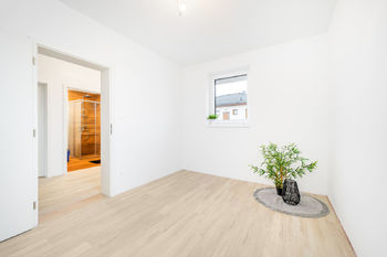 1.NP - pokoj 10,92 m2 - Prodej bytu 5+kk v osobním vlastnictví 127 m², Srubec
