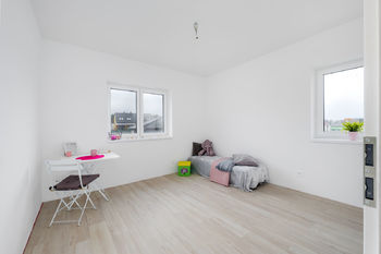 2. NP - pokoj 14,66 m2 - Prodej bytu 5+kk v osobním vlastnictví 127 m², Srubec