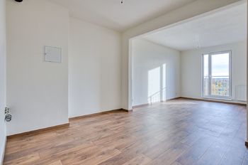 Obývací pokoj s kuchyňským koutem  - Prodej bytu 2+kk v osobním vlastnictví 49 m², Praha 9 - Černý Most