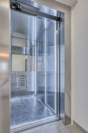Výtah - Prodej bytu 2+kk v osobním vlastnictví 49 m², Praha 9 - Černý Most