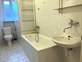 Koupelna - Pronájem bytu 2+1 v osobním vlastnictví 56 m², Hodonín