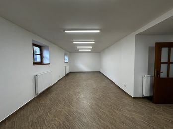 Pronájem kancelářských prostor 50 m², Tuchlovice