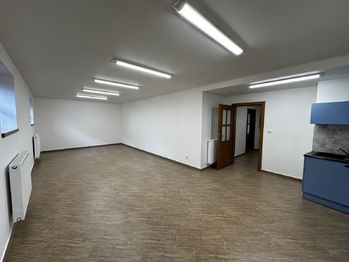Pronájem kancelářských prostor 50 m², Tuchlovice