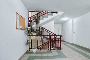 společné prostory domu - Pronájem bytu 2+kk v osobním vlastnictví 87 m², Praha 4 - Chodov
