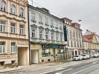 Pohled na nemovitost z ulice Rudolfovská - Prodej restaurace 120 m², České Budějovice 