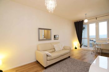 Obývací pokoj - Prodej bytu 2+kk v osobním vlastnictví 57 m², Praha 9 - Letňany 