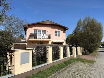 Dům - Prodej domu 335 m², Praha 9 - Horní Počernice