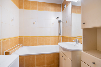 Koupelna - Prodej bytu 3+kk v osobním vlastnictví 78 m², Praha 4 - Háje