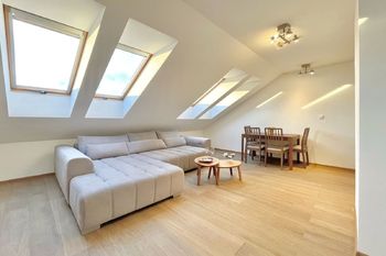 obývací pokoj 1 - Prodej bytu 2+kk v osobním vlastnictví 67 m², Praha 5 - Motol