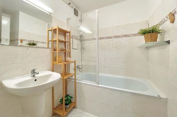 koupelna - Prodej bytu 2+kk v osobním vlastnictví 67 m², Praha 5 - Motol