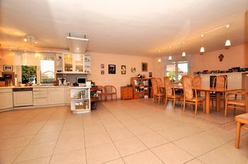 kuchyně s jídelnou ... - Prodej domu 950 m², Přibyslav