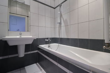 Koupelna - Pronájem bytu 3+kk v osobním vlastnictví 58 m², Praha 3 - Vinohrady