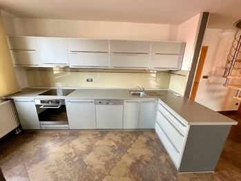 Prodej nájemního domu 793 m², Louny