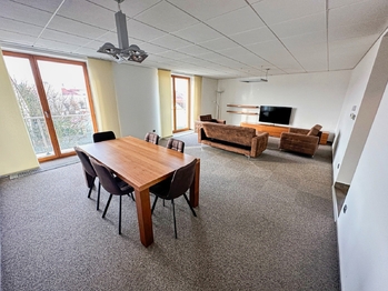 Prodej nájemního domu 793 m², Louny