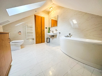 Prodej nájemního domu 793 m², Louny