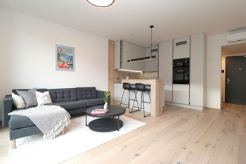 Obývací pokoj + kk - Pronájem bytu 2+kk v osobním vlastnictví 54 m², Praha 8 - Karlín 