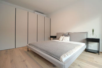 Ložnice - Pronájem bytu 2+kk v osobním vlastnictví 54 m², Praha 8 - Karlín