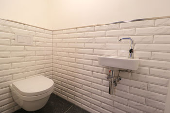 Samostatné WC - Pronájem bytu 2+kk v osobním vlastnictví 54 m², Praha 8 - Karlín