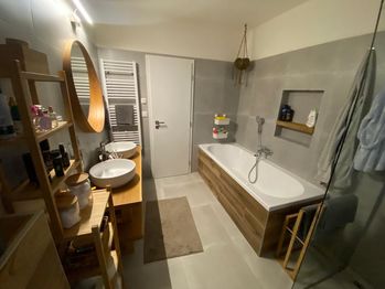 koupelna - Prodej domu 102 m², Horní Beřkovice