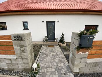 vstupní dveře - Prodej domu 102 m², Horní Beřkovice