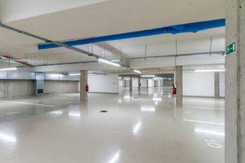 garáž - Prodej bytu 3+kk v osobním vlastnictví 121 m², Vrchlabí