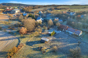 Prodej pozemku 1003 m², Lužany