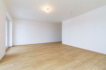 Obývací pokoj s kuch. koutem - Prodej bytu 3+kk v osobním vlastnictví 100 m², Vrchlabí