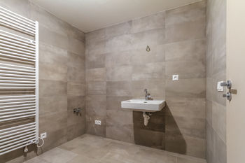 Koupelna  - Prodej bytu 3+kk v osobním vlastnictví 87 m², Vrchlabí