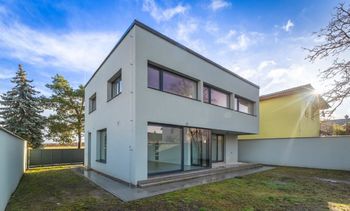 Na prodej novostavba rodinného domu se zahradou, Běchovice, Praha - Prodej domu 163 m², Praha 9 - Běchovice