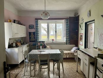 Kuchyň s obývacím pokojem - Prodej domu 220 m², Vilémov