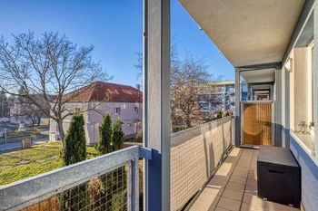 Pohled z balkonu - Prodej bytu 2+kk v osobním vlastnictví 70 m², Praha 9 - Třeboradice