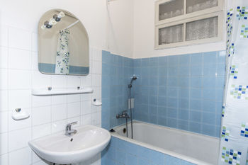 koupelna - Pronájem bytu 3+1 v osobním vlastnictví 85 m², Praha 5 - Smíchov