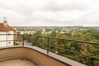balkon a výhled - Pronájem bytu 3+1 v osobním vlastnictví 85 m², Praha 5 - Smíchov