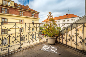 balkon - Prodej bytu 2+kk v osobním vlastnictví 80 m², České Budějovice