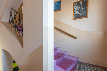 Centrální schodiště - Prodej nájemního domu 293 m², Teplice