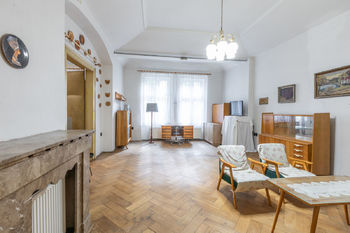 Byt ve zvýšeném přízemí - Prodej bytu 3+1 v osobním vlastnictví 293 m², Teplice