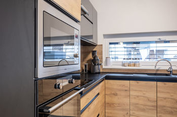 kuchyňská linka je plně vybavená - Prodej domu 148 m², Praha 10 - Štěrboholy