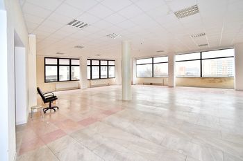 Pronájem kancelářských prostor 250 m², Český Brod