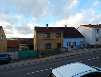 Pohled z ulice - Prodej domu 100 m², Lužná 