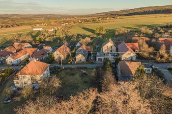 Prodej pozemku 1132 m², Skuhrov
