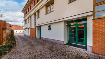 Vchod do domu - Prodej bytu 5+kk v osobním vlastnictví 113 m², Dobřichovice