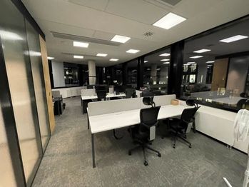Pronájem kancelářských prostor 600 m², Praha 8 - Libeň