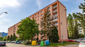 Pohled na dům - Pronájem bytu 2+1 v osobním vlastnictví 56 m², Česká Lípa 